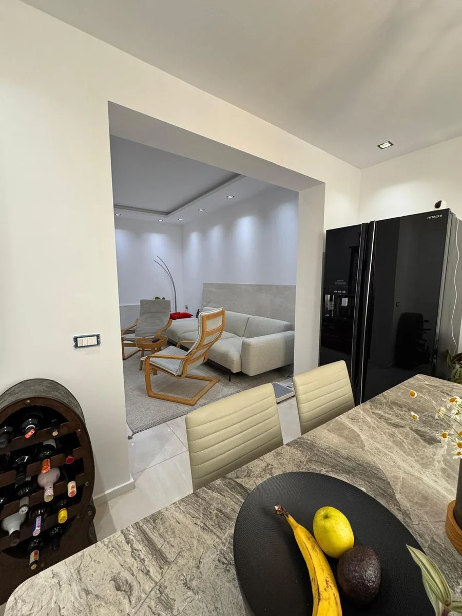 🏠JEPET ME QIRA Apartament 2+1 📍Qender, Tregu Cam 💶 Çmimi: 1000€ - 1