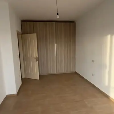APARTAMENT 1+1. 35000 LEKE.ISH PARKU I AUTOBUZAVE