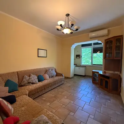 🏡 Shitet Apartament 1+1+Depo+Ballkon 📍 Rruga Bardhyl te Kubi | Pallat buzë rruge 💶150.000€