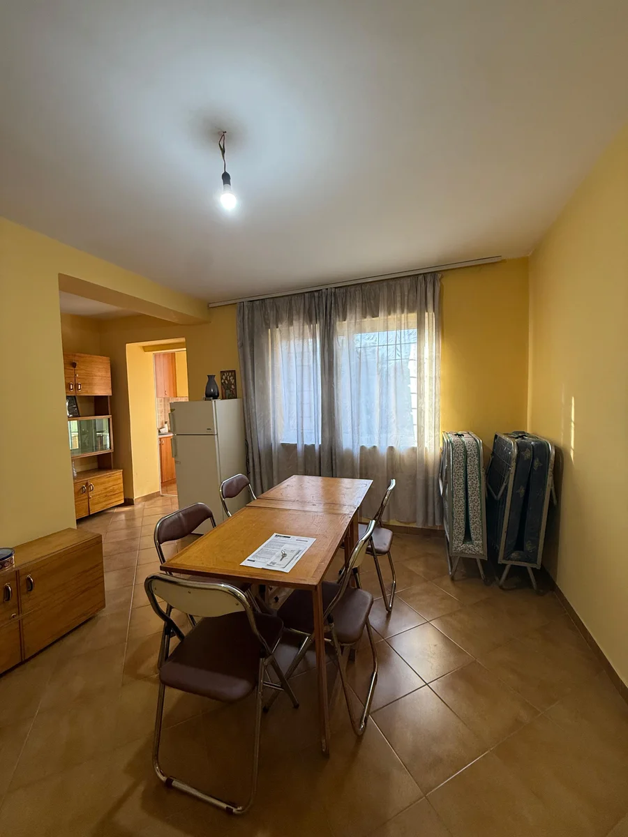 🏠JEPET ME QIRA Apartament 2+1+bllk 📍Rruga Ferit Xhajko,prane ish Restorant Durresit 💶 Çmimi: 450€ - 1